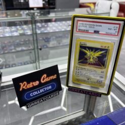 Pokemon TCG : 1999 Pokemon Base Set ZAPDOS-HOLO Holo Rare PSA 8 incl guard!